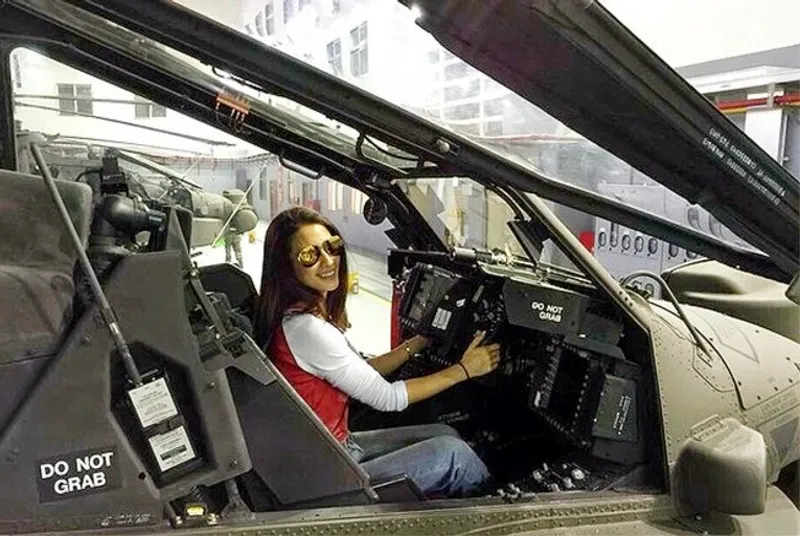 Actress Janet Lee's Apache Attack Helicopter Tour — Photos Really Do Matter