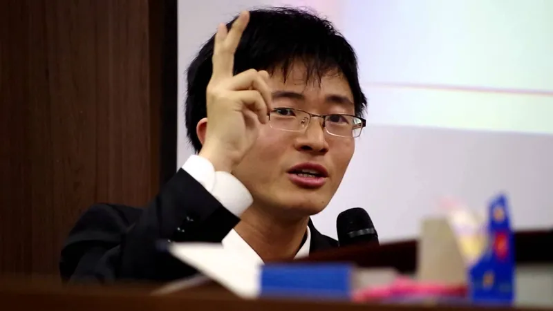 Hou Han-Ting Investigated: 'Thank You, President Tsai, for Making Me a Political Criminal'