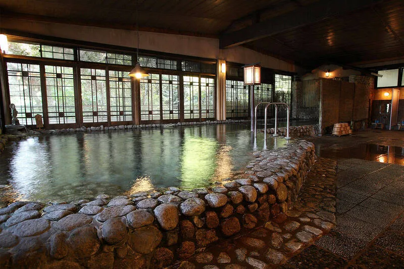 日本の老舗旅館で書類偽装が発覚：お湯の交換は年2回のみ レジオネラ属菌が基準の3700倍を検出